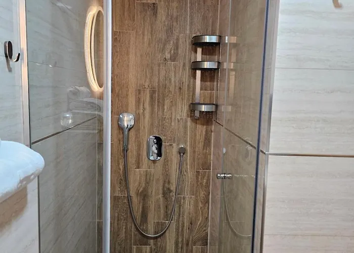 Lux As - Montevia 兹拉蒂博尔