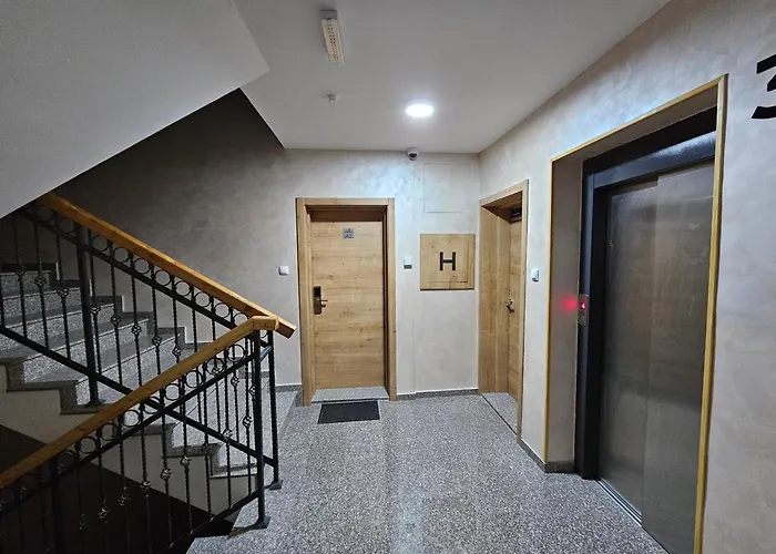 Lux As - Montevia 兹拉蒂博尔