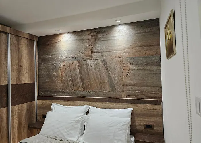 Lux As - Montevia 兹拉蒂博尔